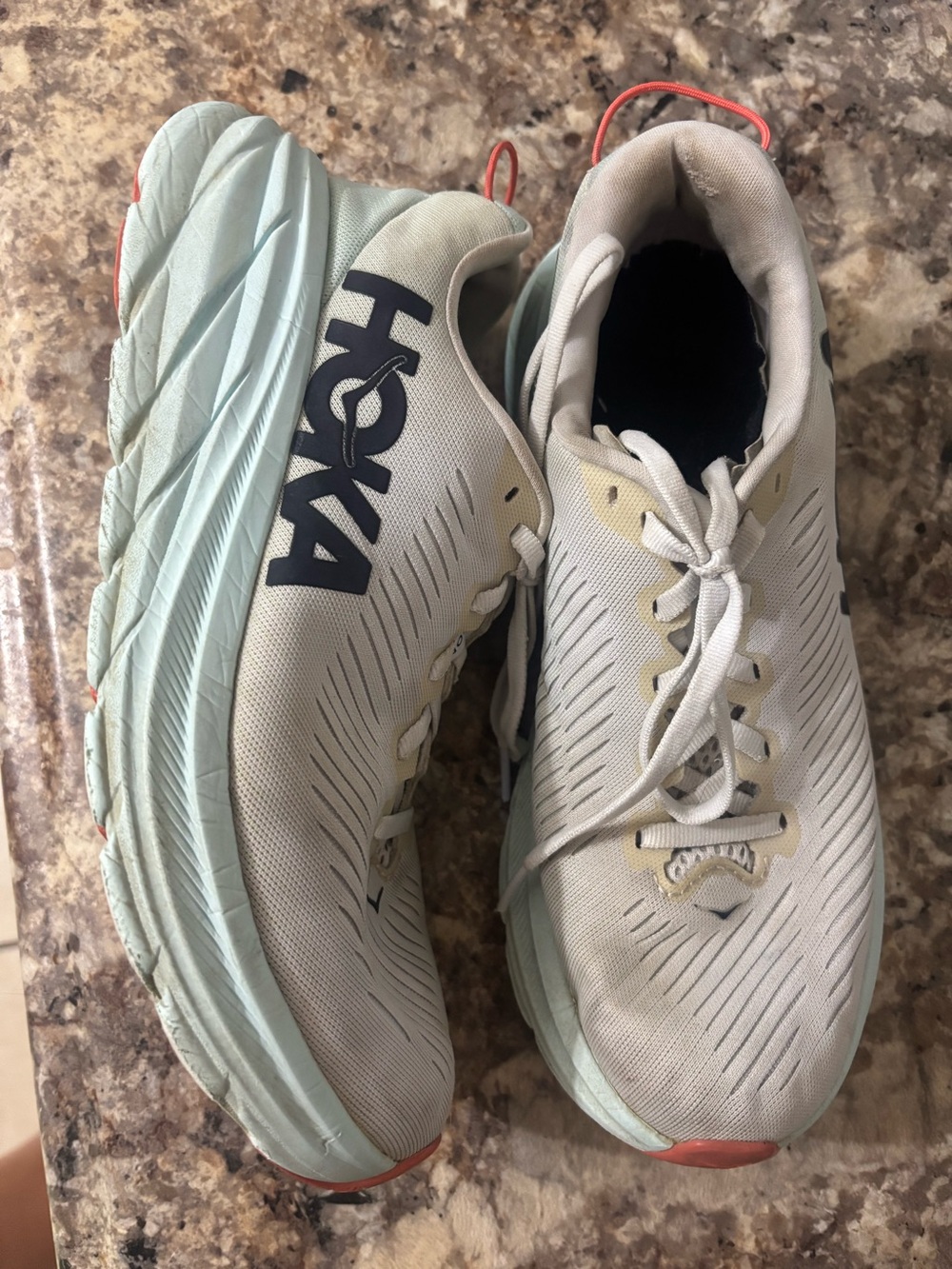 Hokas